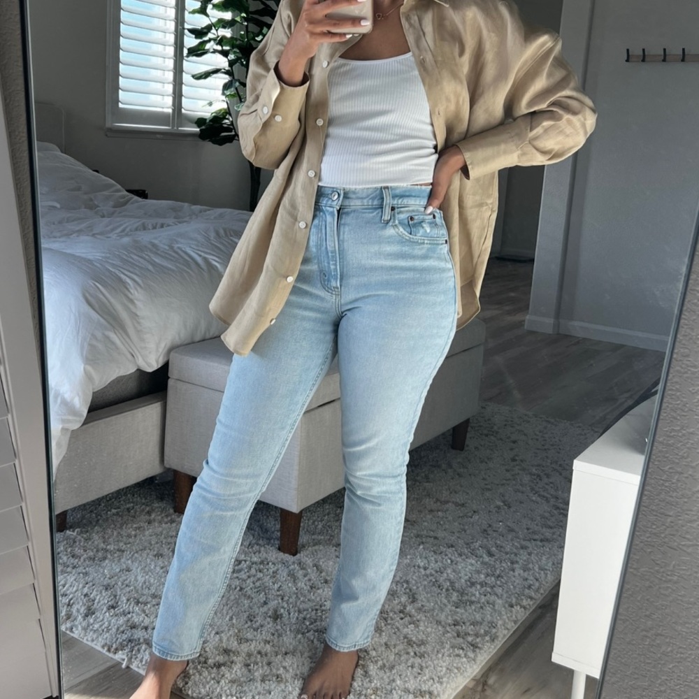 Abercrombie Curve Love Ultra High Rise 90s Straight Jean - Light
